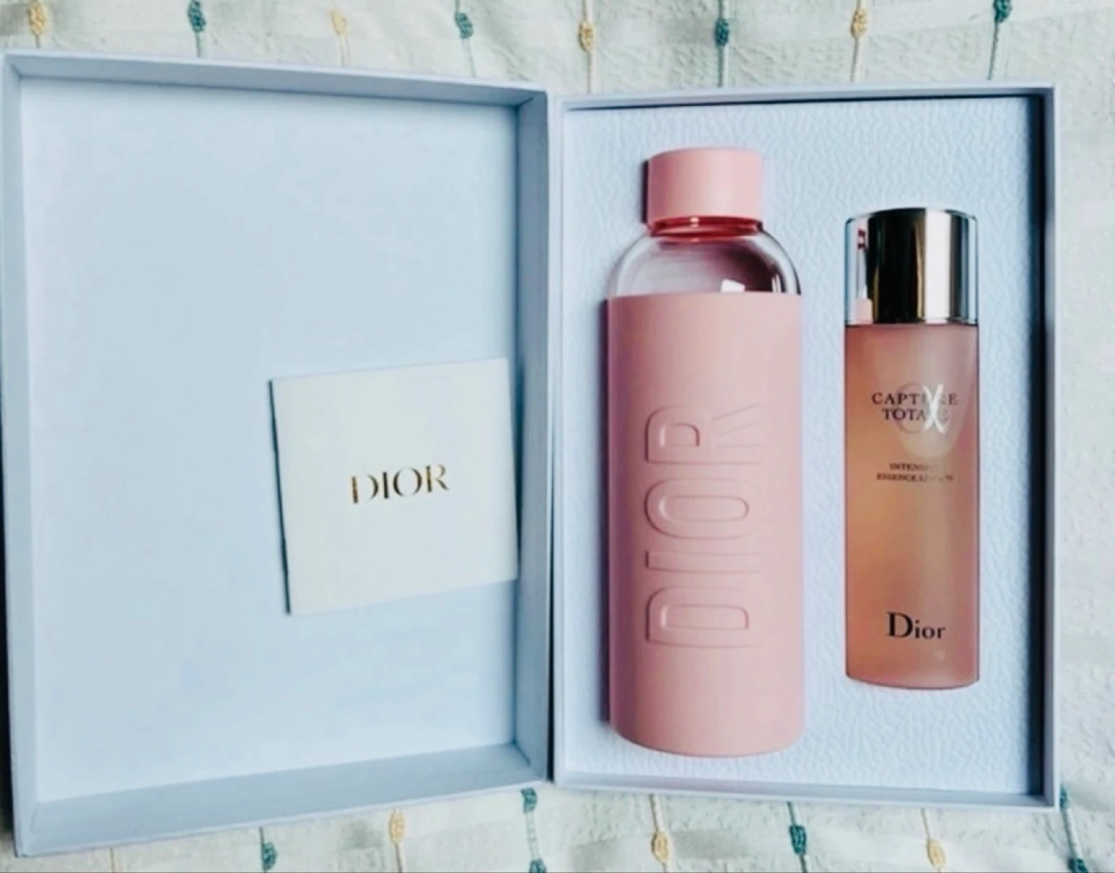 Dior glass bottle plus total capture lotion – photo 2